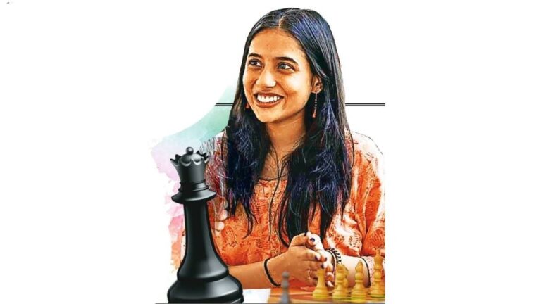 दिव्या देशमुखने बुद्धिबळ विश्वचषक जिंकला, अंतिम फेरीत हम्पीला हरवले, जागतिक विजेतेपदानंतर महिला ग्रँडमास्टर बनली